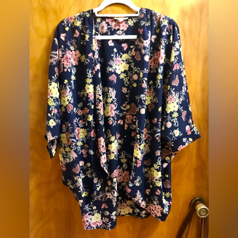ILLA ILLA  Kimono Navy Blue Floral Medium EUC